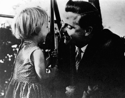 Walter Mondale smiles at his young daughter, Eleanor